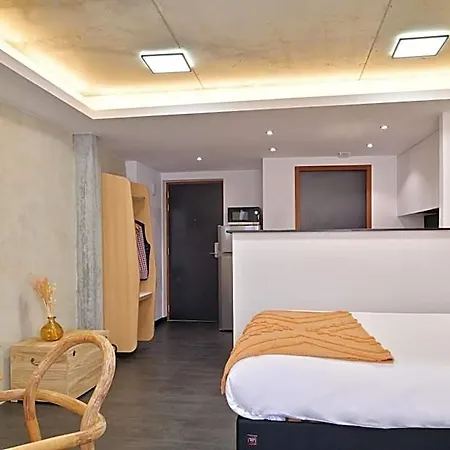Mademoiselle Josephine Hotel 3*